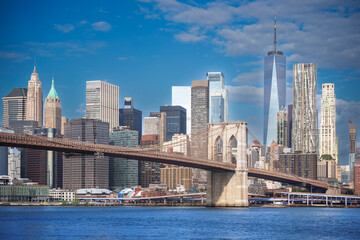 Fototapeta premium Majestic Brooklyn Bridge graces the NYC skyline. Soaring steel arches frame the cityscape, bathed in warm sunlight. Iconic landmark for travel and architecture projects. wallpaper, 4k 