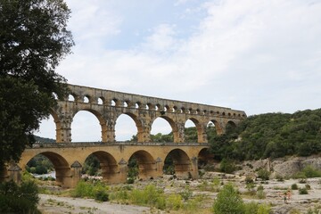 Fototapeta premium Beautiful Old Roman aqueduct bridge – France