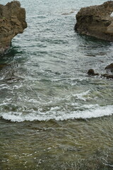 海岸に打ち寄せる波