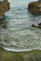 海岸に打ち寄せる波