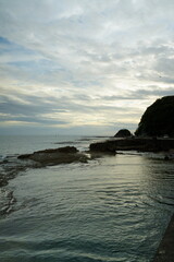 夕暮れ時の海岸