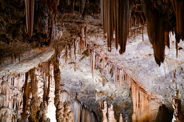 Stalaktiten und Stalagmiten in der Perama-H&ouml;hle bei Ionnina, Epirus (Griechenland)