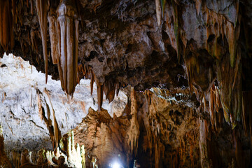 Stalaktiten und Stalagmiten in der Perama-H&ouml;hle bei Ionnina, Epirus (Griechenland)