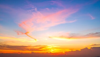 Obraz premium Vivid sky captured during dusk, presenting an array of colorful clouds across a bright horizon