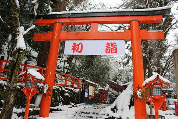 雪の鳥居