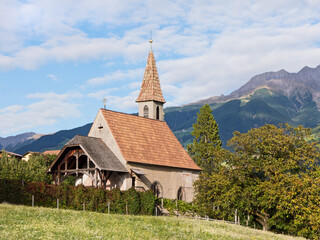 das Ruprechtskirchlein bei Meran ist jahrhunderte alt  