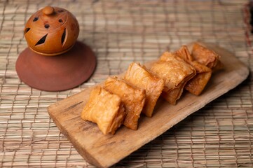 Khaja is a famous sweet from Bihar made with layered refined flour, ghee, and sugar syrup. Crispy, flaky, and golden, it’s often enjoyed during festivals and celebrations like Chhath Puja.