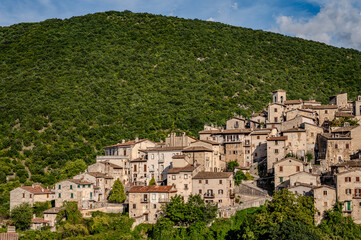 Scanno is an Italian town of 1 782 inhabitants located in the province of L&rsquo;Aquila, in Abruzzo. The municipal area, surrounded by the Marsican Mountains.