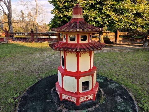 A miniature pagoda which is part of the Phak Kak Liang tourist attraction. This pagoda is usually used to burn jinzhi (gold paper) and yinsizhi (silver paper) on big days and is a tradition.
