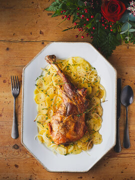 Roasted leg of lamb with potatoes and thyme