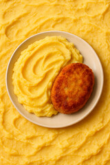 mashed potatoes with meat patties