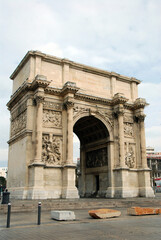 La Porte d'Aix, l'Arc de Triomphe s'élève place Jules Guesde, construite en l'Honneur du Roi Louis XVI et pour célébrer la fin de la guerre d'Indépendance des Etats-Unis, Ville de Marseille, France