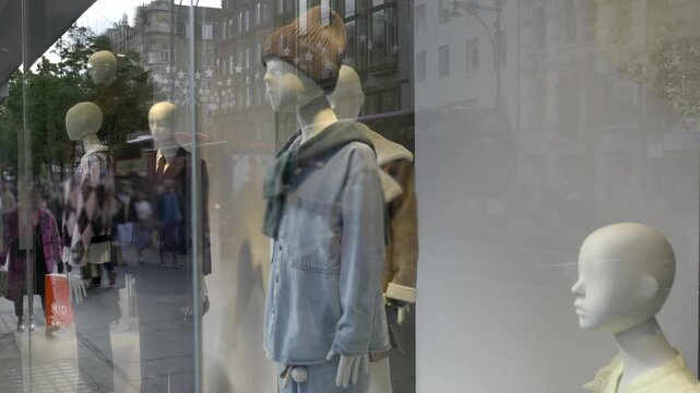 Oxford Street Shop Window with Mannequins and City Reflections.
A shop window display featuring mannequins dressed in seasonal fashion on Oxford Street, London.