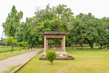 Kumhrar Park in Patna is an archaeological site showcasing the ancient ruins of Pataliputra, the Mauryan capital. The park preserves relics, pillars, and foundations that reflect Bihar’s historic gran