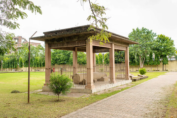 Kumhrar Park in Patna is an archaeological site showcasing the ancient ruins of Pataliputra, the Mauryan capital. The park preserves relics, pillars, and foundations that reflect Bihar’s historic gran