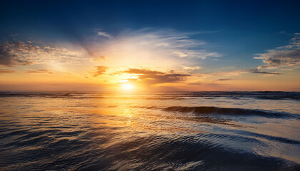 Obraz premium Breathtaking Sunset Ocean Vibrant Sky Golden Reflection
