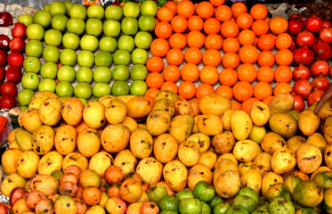 fruit and vegetable arrangement for visibility in a market
