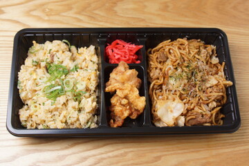 炒飯と焼きそばセット弁当