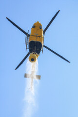 Work to extinguish a forest fire
