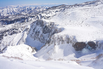 厳冬期の百四丈滝の氷壺の通り道