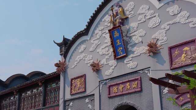 Old buildings in Guangdong - Yuwang Palace and Huguang Guild Hall