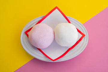 紅白の薯蕷饅頭（じょうよまんじゅう）