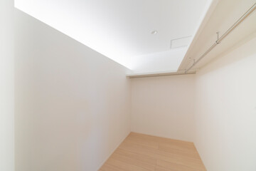Wooden floor modern empty walk in closet interior with clean design, walk in closet, ウォークインクローゼット