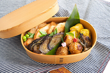 体にやさしい曲げわっぱのお弁当
