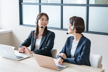 談笑するオペレーター