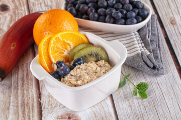 Oats porridge with blueberry, kiwi and orange
