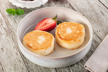 Cottage cheese pancakes - Syrniki for breakfast