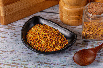 Raw dry aroma flavour mustard seeds