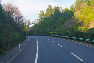 The scenery of the winding highway at the foot of the mountain