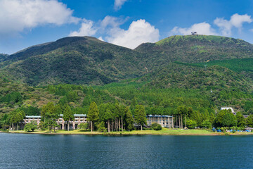 Obraz premium Scenery around Lake Ashinoko - Hakone Shrine