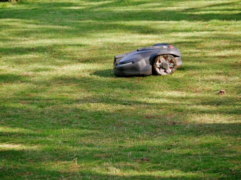 Rasenroboter f&uuml;r den Garten