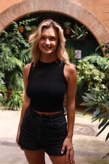 Naklejka premium Portrait of beautiful woman on city street