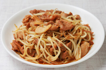 豚肉ともやしの炒め物