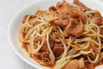 豚肉ともやしの炒め物