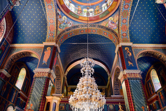 Innenansicht der historischen byzantinischen Kirche Agios Ioannis Prodromos (Johannes der T&auml;ufer) in Kalamata, Griechenland