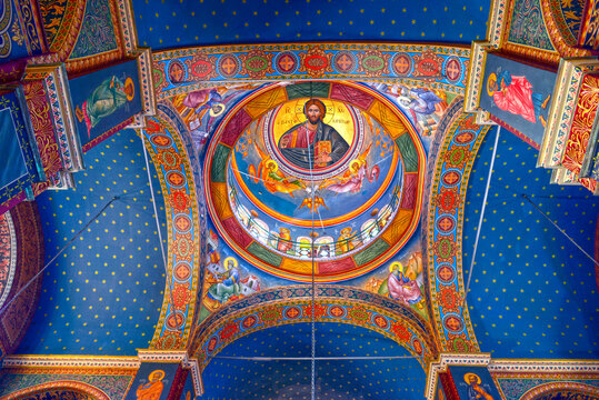 Innenansicht der historischen byzantinischen Kirche Agios Ioannis Prodromos (Johannes der T&auml;ufer) in Kalamata, Griechenland
