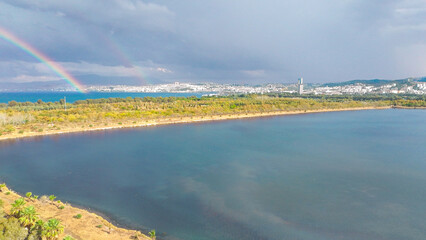 Obraz premium Vivid Autumn Colors and rainbow Embracing Izmir?s Urban Forest Escape