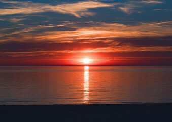 Sonnenuntergang in Ostsee vor Vitte auf Insel Hiddensee im August