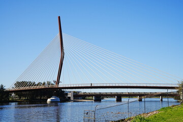 Boorloo Bridge over Swan River, Connecting Heirisson Island and Perth’s Cityscape in Australia - オーストラリア パース ヘイリッソン島 スワン川にかかるブールルー橋