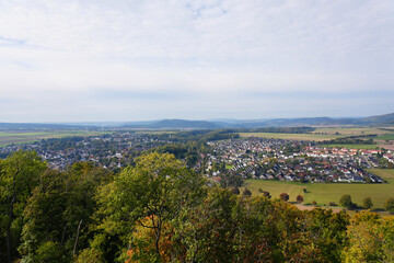 wundersch&ouml;ne Aussicht vom Kellbergturm auf Stadtoldendorf im Solling