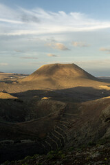 Obraz premium hiking on volcanoes at sunset in Lanzarote