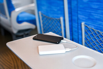 新幹線車内とモバイルバッテリー
