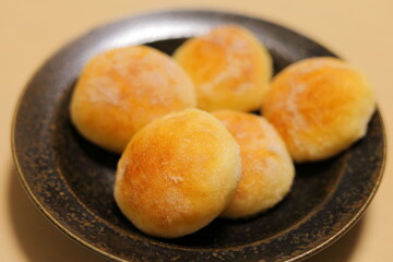 砂糖パンとお皿