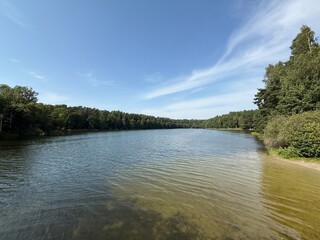Dlugie Jezioro, lago na cidade de Olsztyn na Polonia 