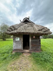 Cabana antiga em museu na cidade de Bialowieza na Polonia
