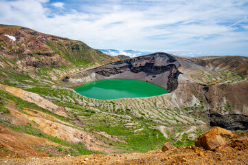 蔵王連峰から見下ろすお釜